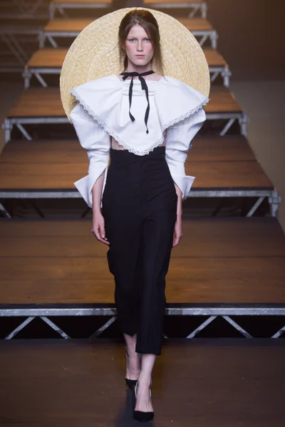 Look 28